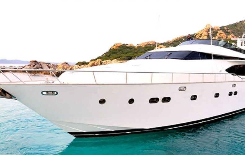 MAIORA 72. Affitto yacht a Cannigione Sardegna