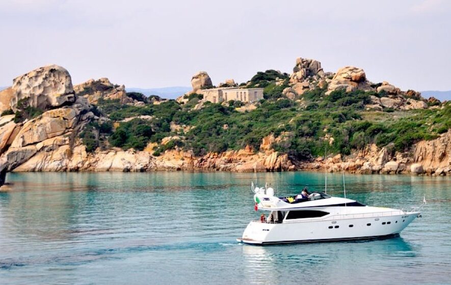 MAIORA 72. Motorboats for rent Nord Sardinia