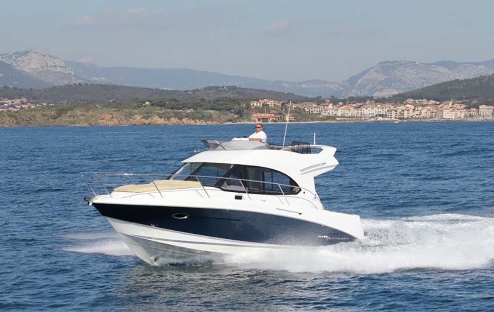 ANTARES 32 FLY. Rent a boat in Cannigione