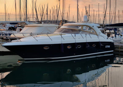 BLU MARTIN 13,50 Sun Top Rent a motorboat in Tuscany